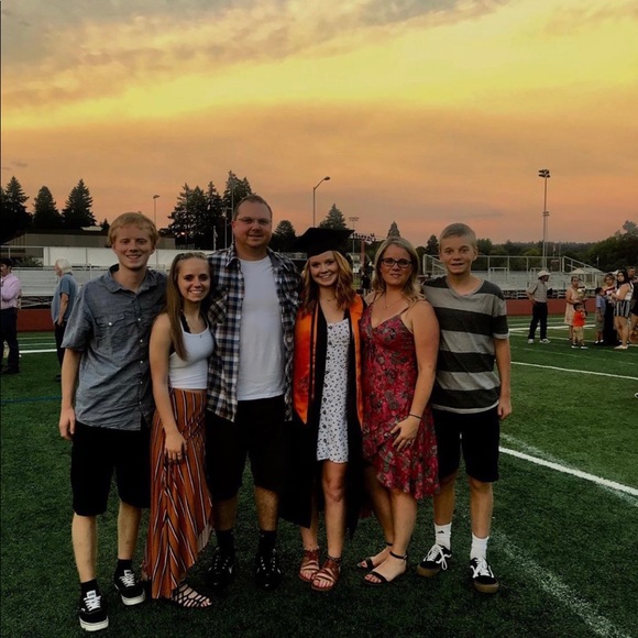 Meet your Posher, Mikayla - Picture 1 of 1